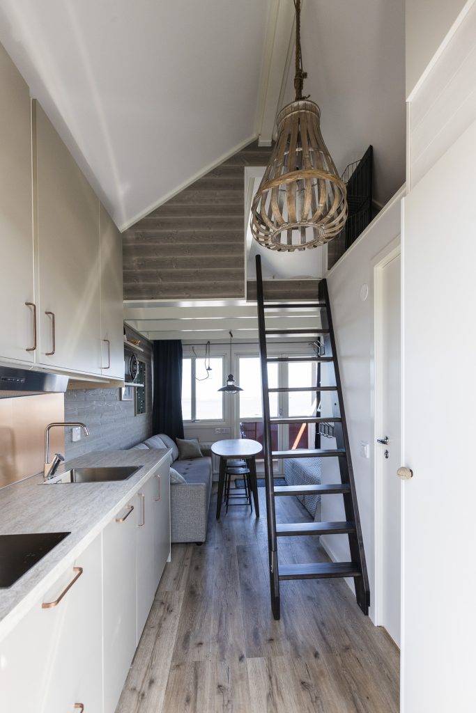 En överblicksbild på Ramsvik Sjöbodstuga.